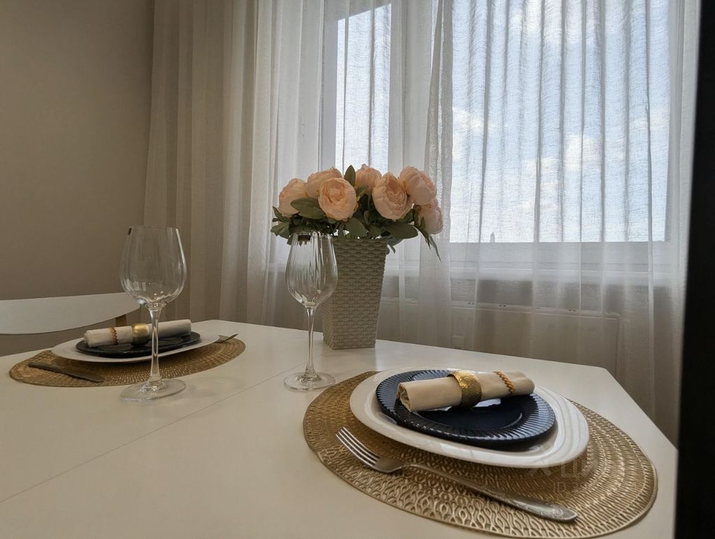 m. ZIL: Apartment, 1-rooms