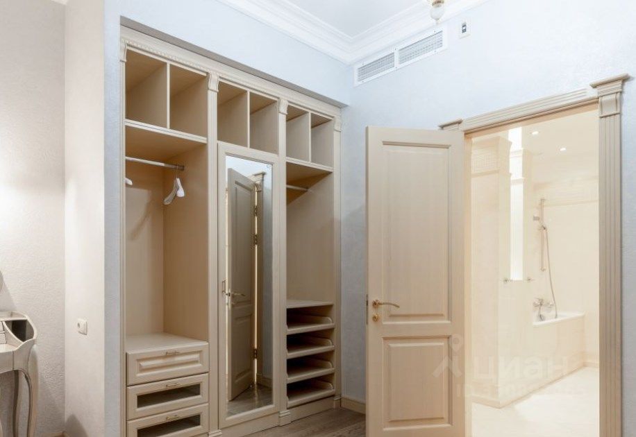 m. Mayakovskaya: Apartment, 4-rooms
