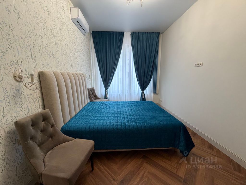 m. ZIL: Apartment, 2-rooms