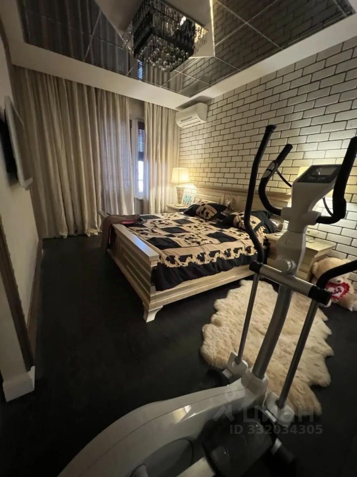m. Molodezhnaya: Apartment, 3-rooms