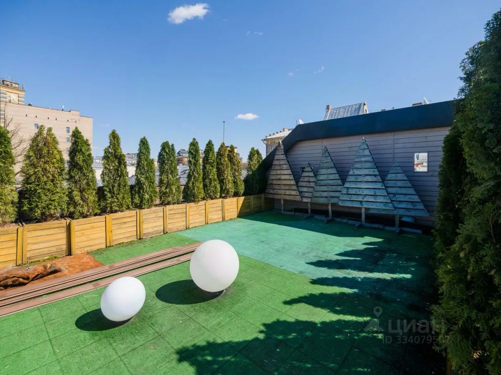 m. Kropotkinskaya: Apartment, 4-rooms