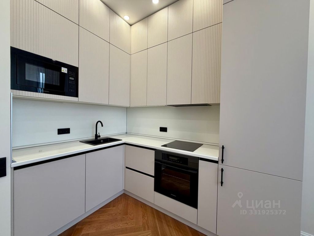 m. ZIL: Apartment, 1-rooms