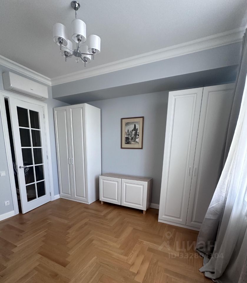 m. Kropotkinskaya: Apartment, 3-rooms