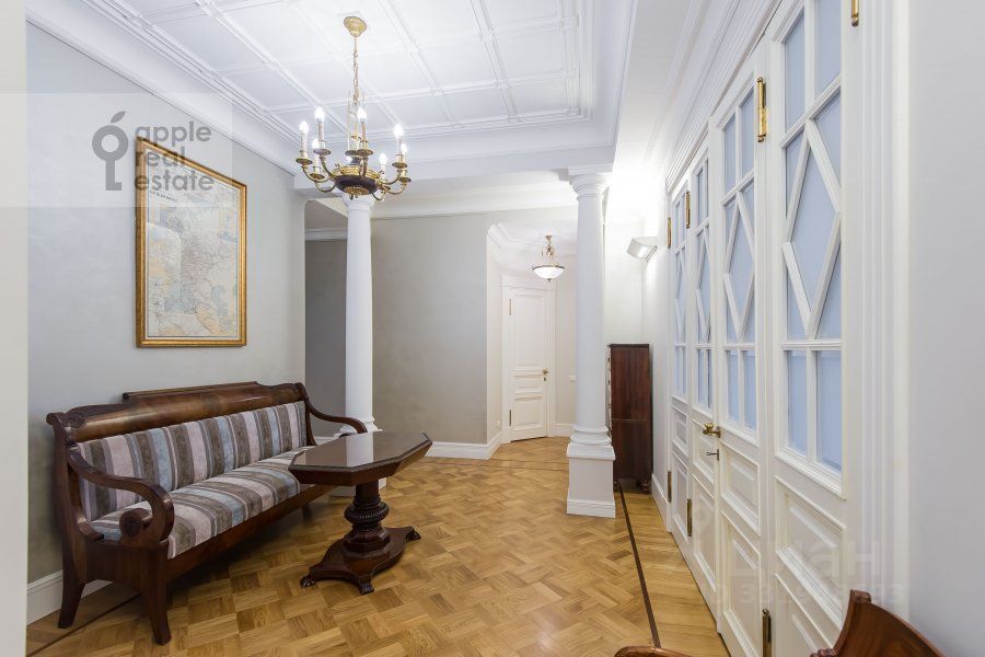 m. Kropotkinskaya: Apartment, 4-rooms