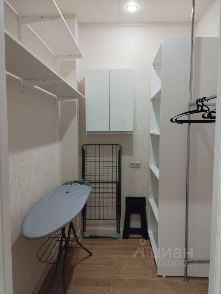 m. ZIL: Apartment, 1-rooms