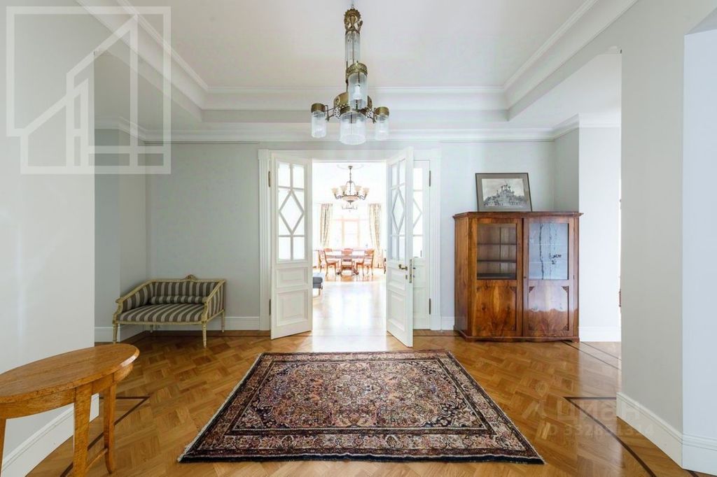 m. Kropotkinskaya: Apartment, 4-rooms