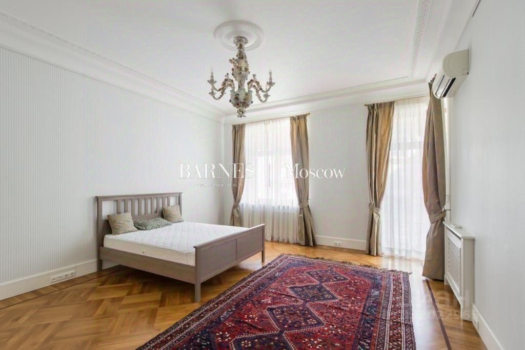 m. Kropotkinskaya: Apartment, 4-rooms