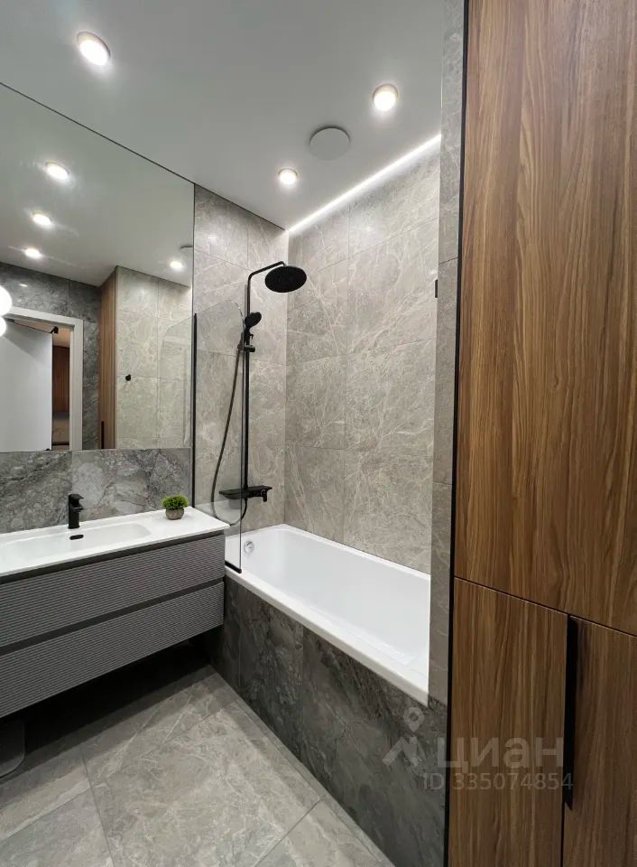 m. ZIL: Apartment, 2-rooms