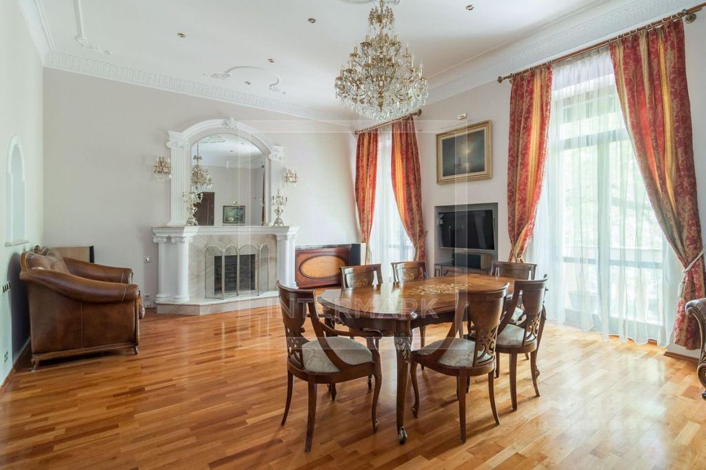 m. Mayakovskaya: Apartment, 3-rooms