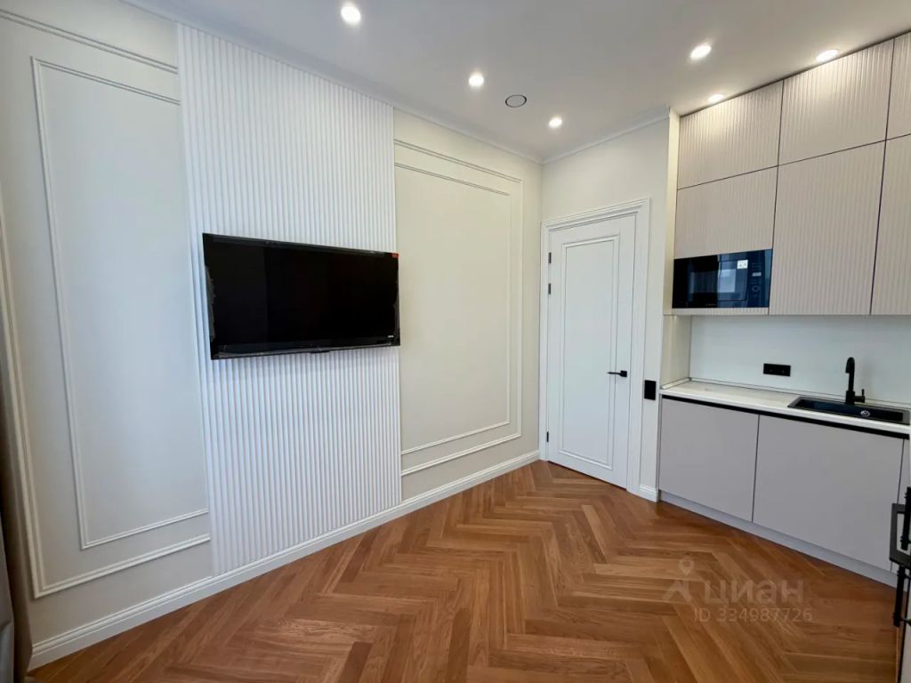 m. ZIL: Apartment, 1-rooms