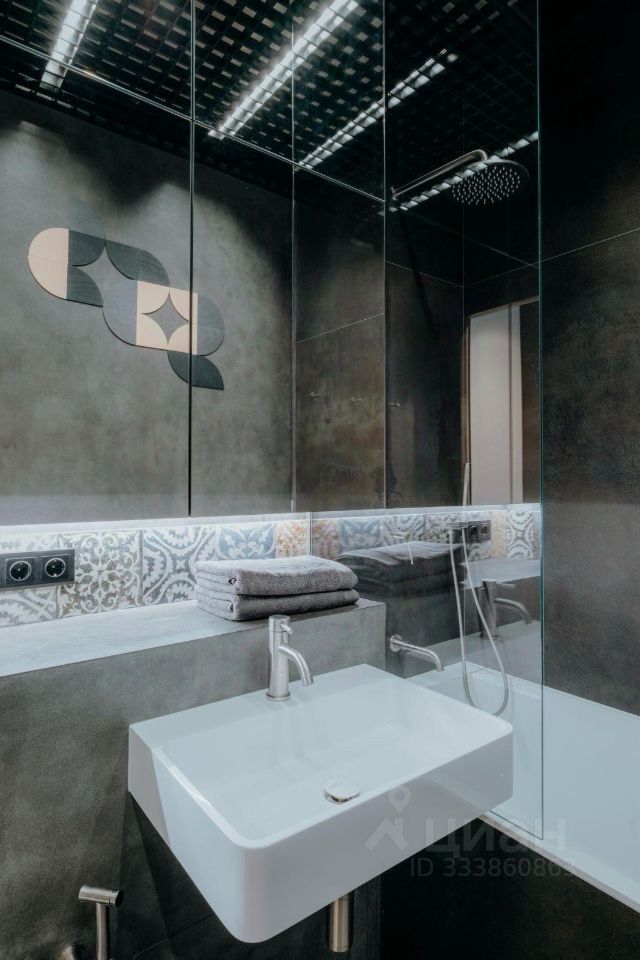 m. ZIL: Apartment, 2-rooms