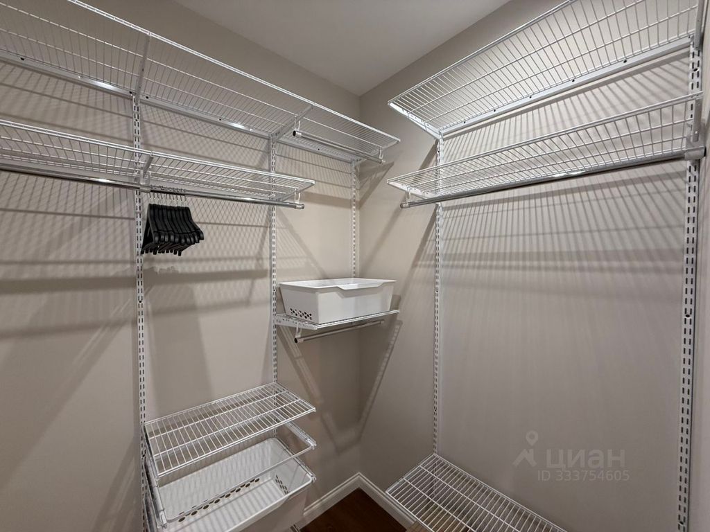 m. ZIL: Apartment, 2-rooms