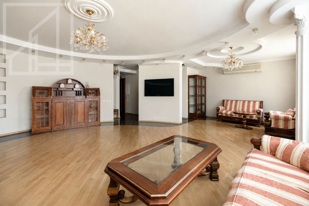 m. Barrikadnaya: Apartment, 3-rooms