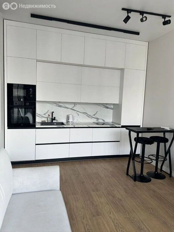 m. Verkhnie Kotly: Apartment, 2-rooms