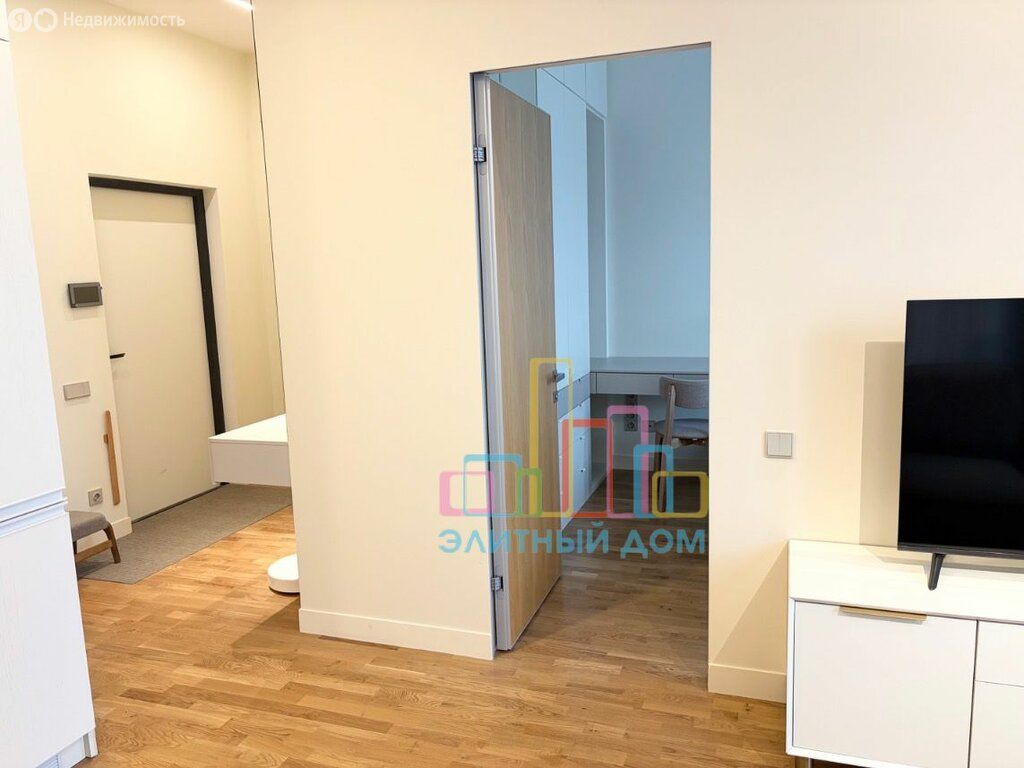 m. ZIL: Apartment, 2-rooms