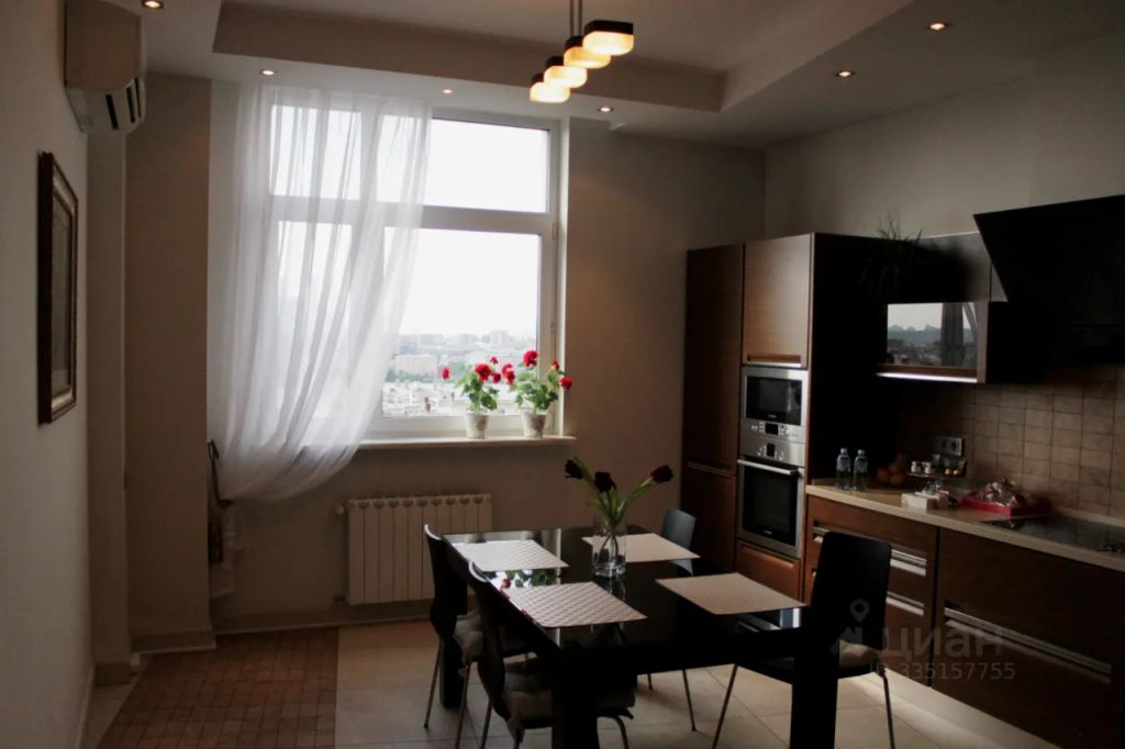 m. Oktyabrskaya: Apartment, 3-rooms