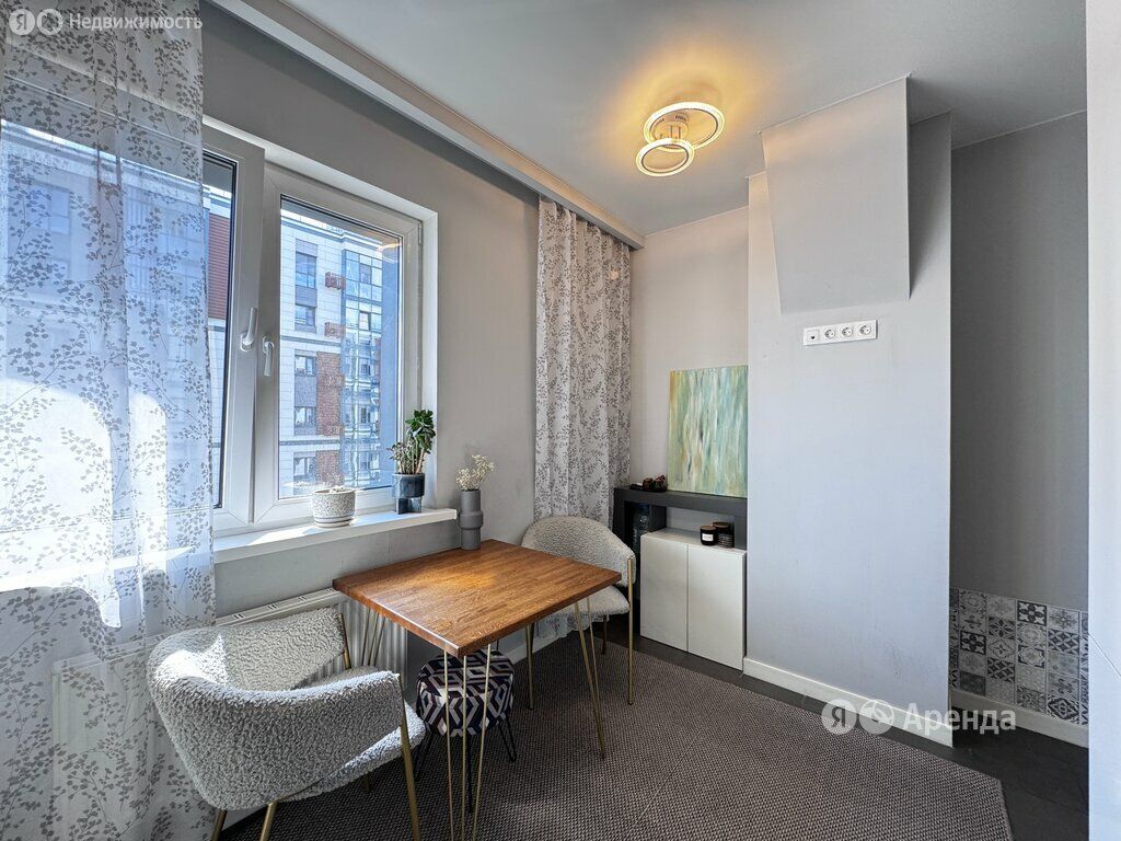 m. ZIL: Apartment, 1-rooms