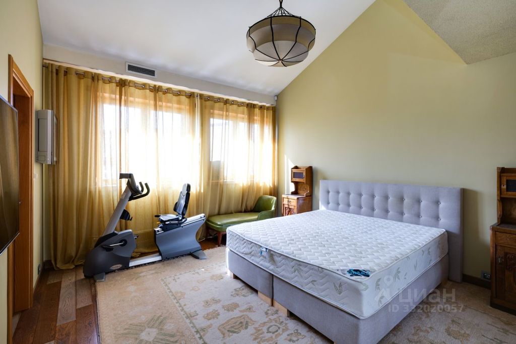 m. Barrikadnaya: Apartment, 3-rooms