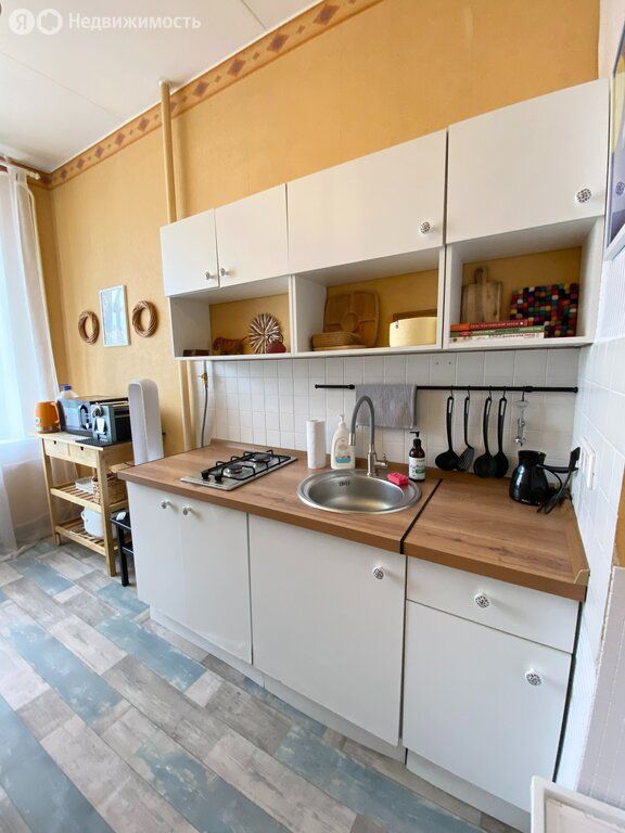m. Kropotkinskaya: Apartment, 2-rooms