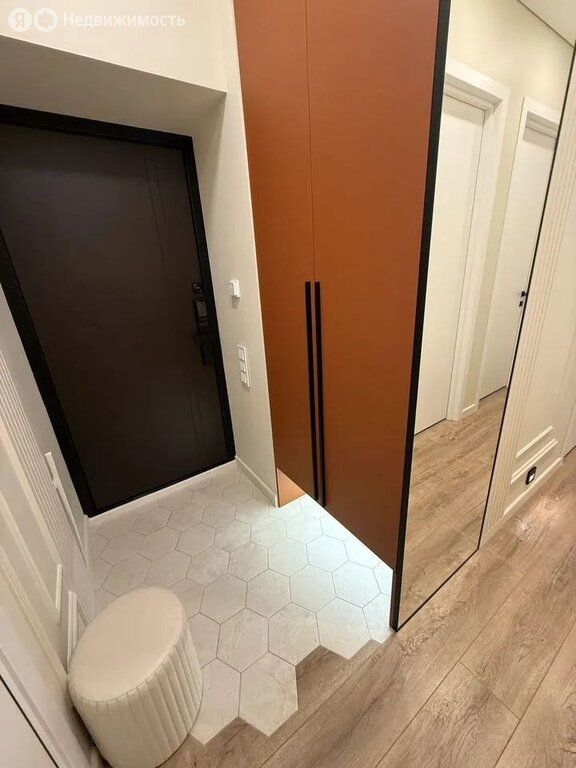m. ZIL: Apartment, 2-rooms