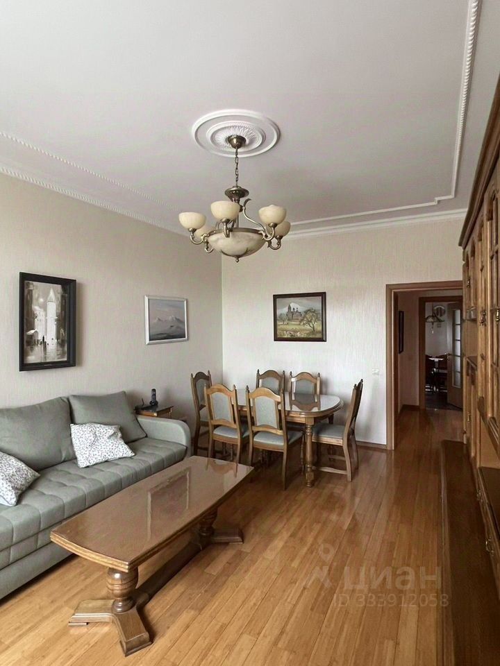 m. Ploschad Gagarina: Apartment, 2-rooms