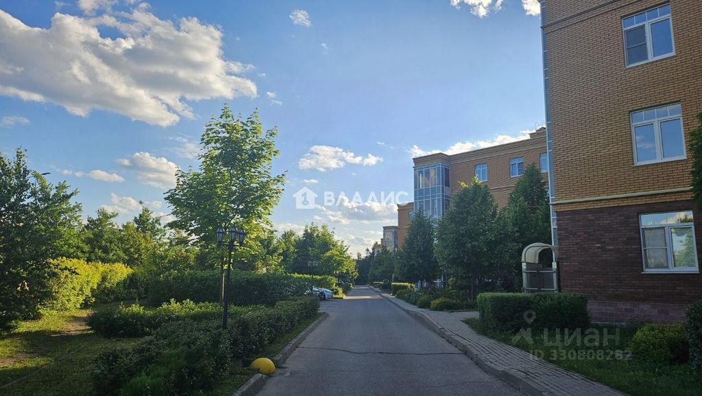 m. Solnechnaya: Apartment, 3-rooms