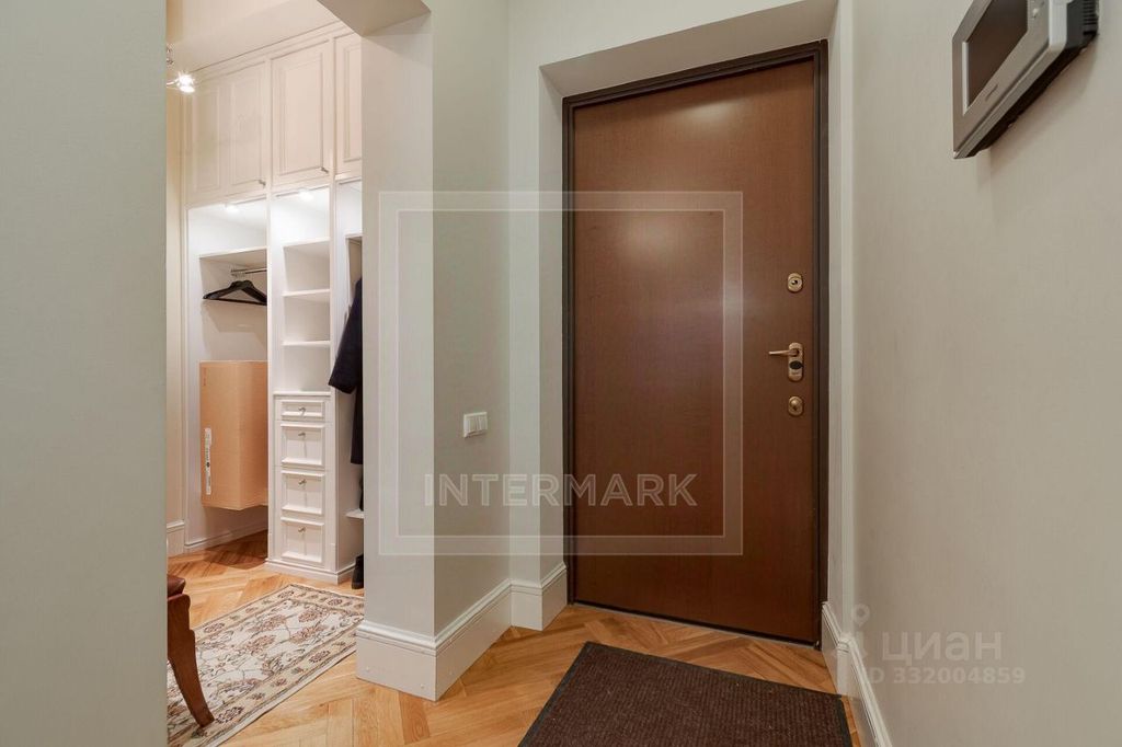 m. Kropotkinskaya: Apartment, 4-rooms