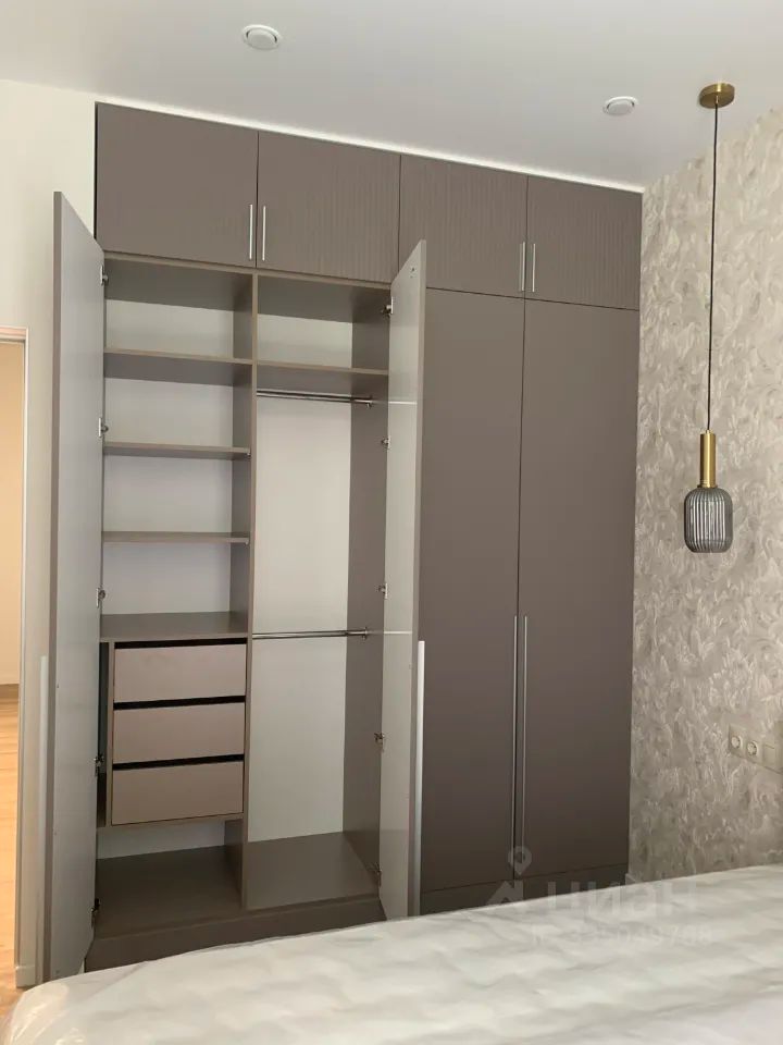 m. ZIL: Apartment, 2-rooms