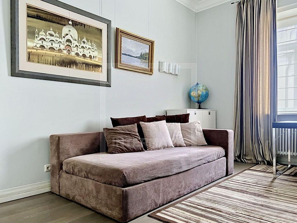 m. Okhotny ryad: Apartment, 5-rooms