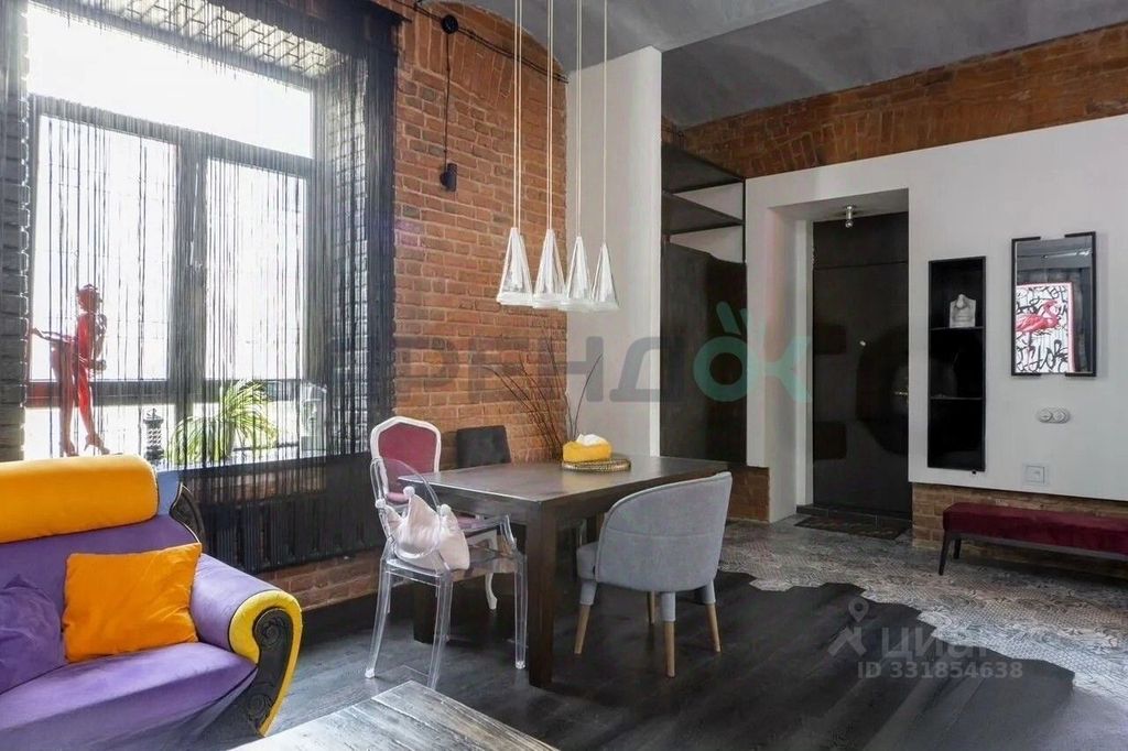 m. Kuznetsky most: Apartment, 3-rooms