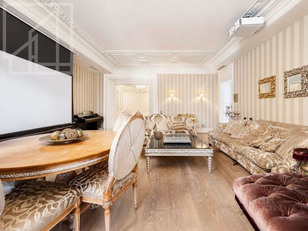 m. Kropotkinskaya: Apartment, 4-rooms