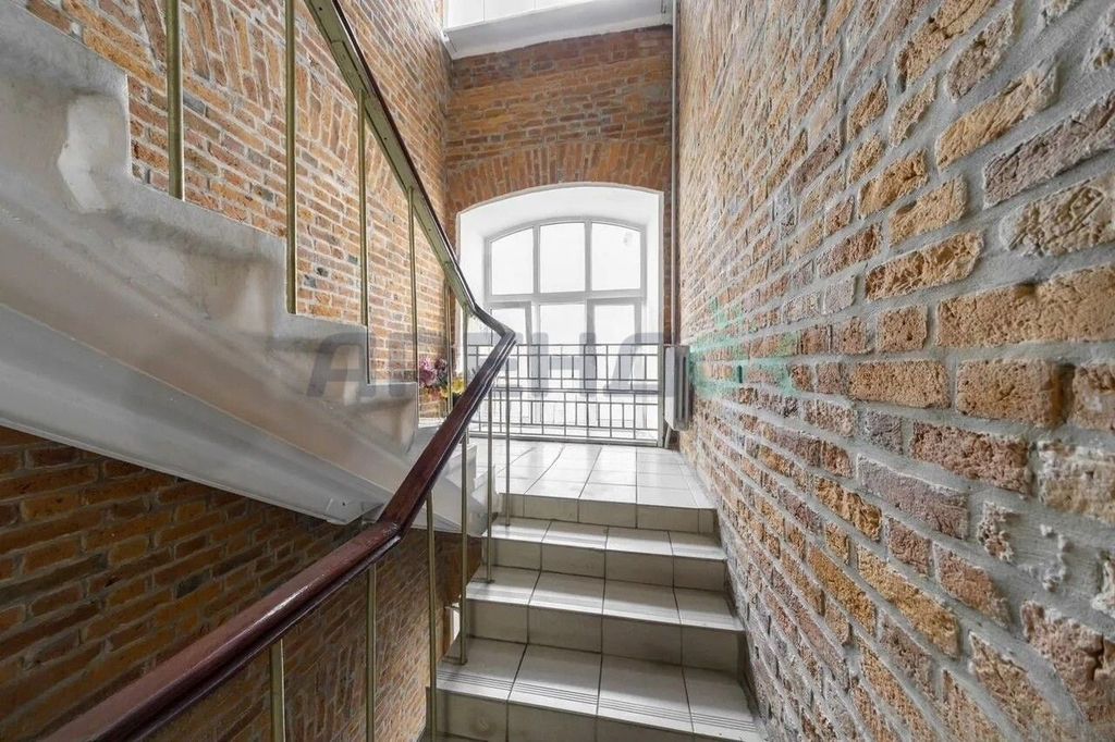 m. Kuznetsky most: Apartment, 3-rooms