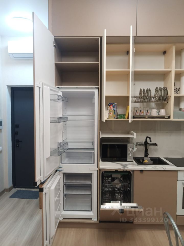 m. ZIL: Apartment, 2-rooms