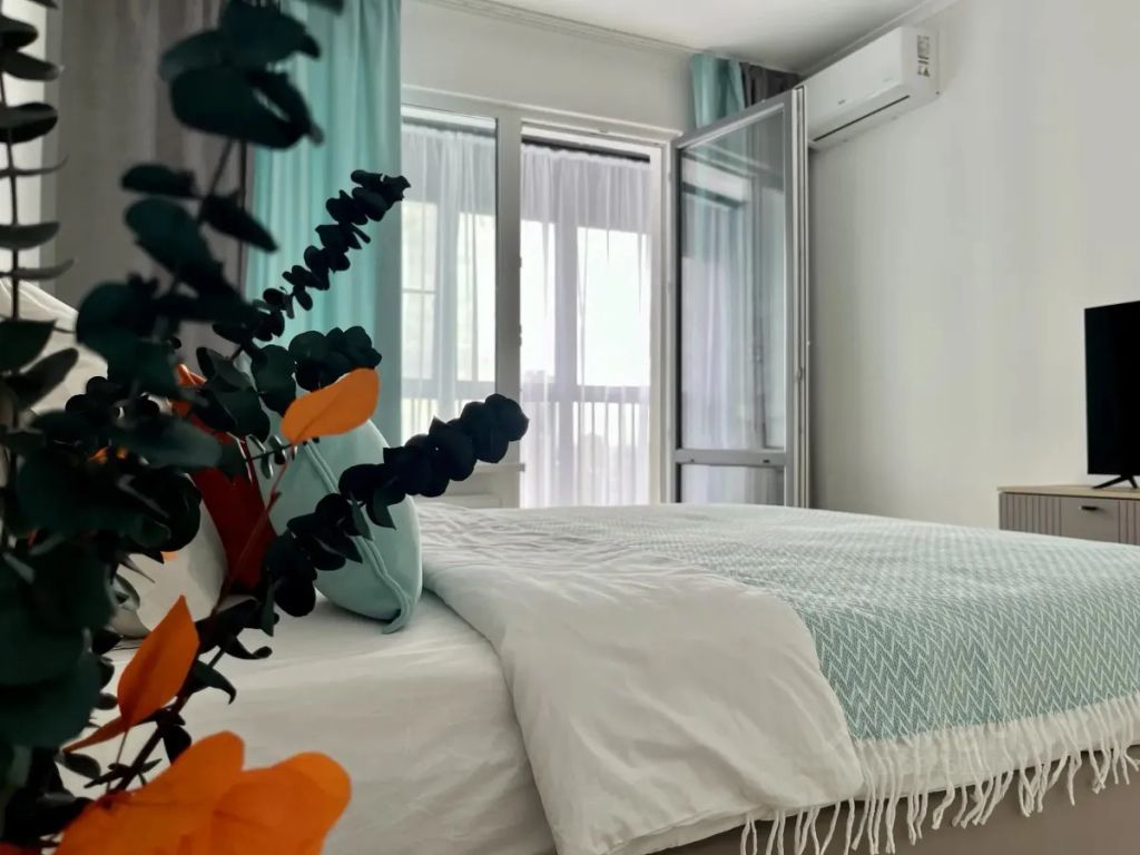 m. Oktyabrskoe pole: Apartment, 1-rooms