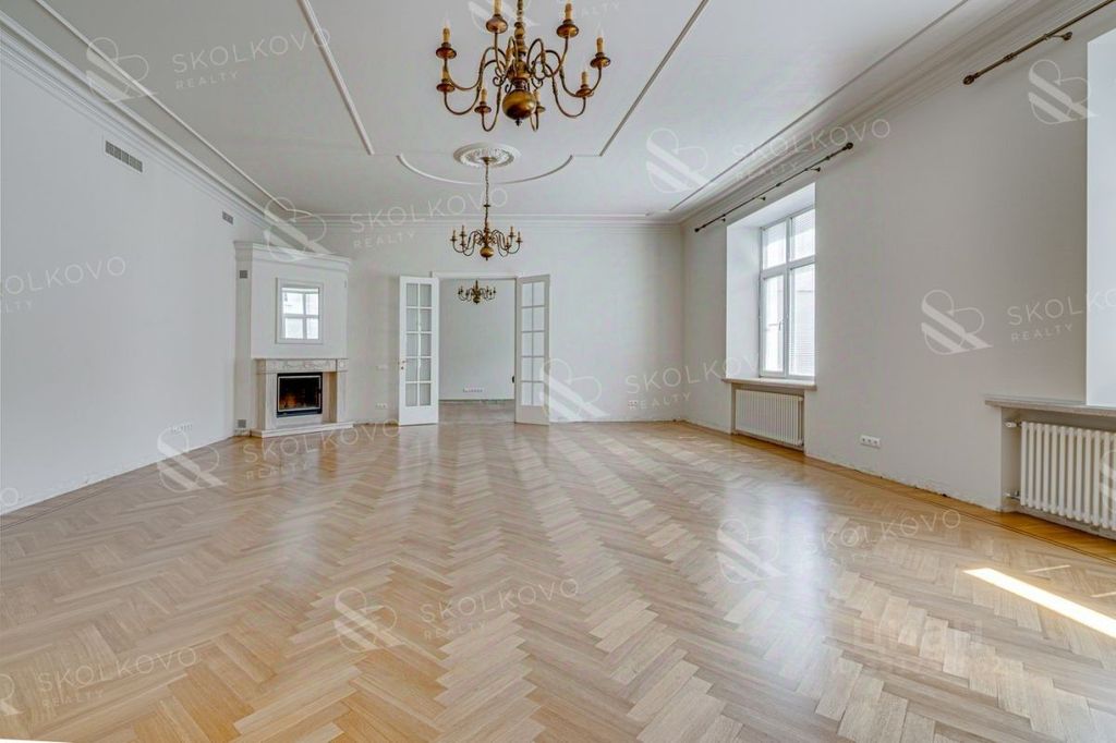 m. Aleksandrovsky sad: Apartment, 6-rooms