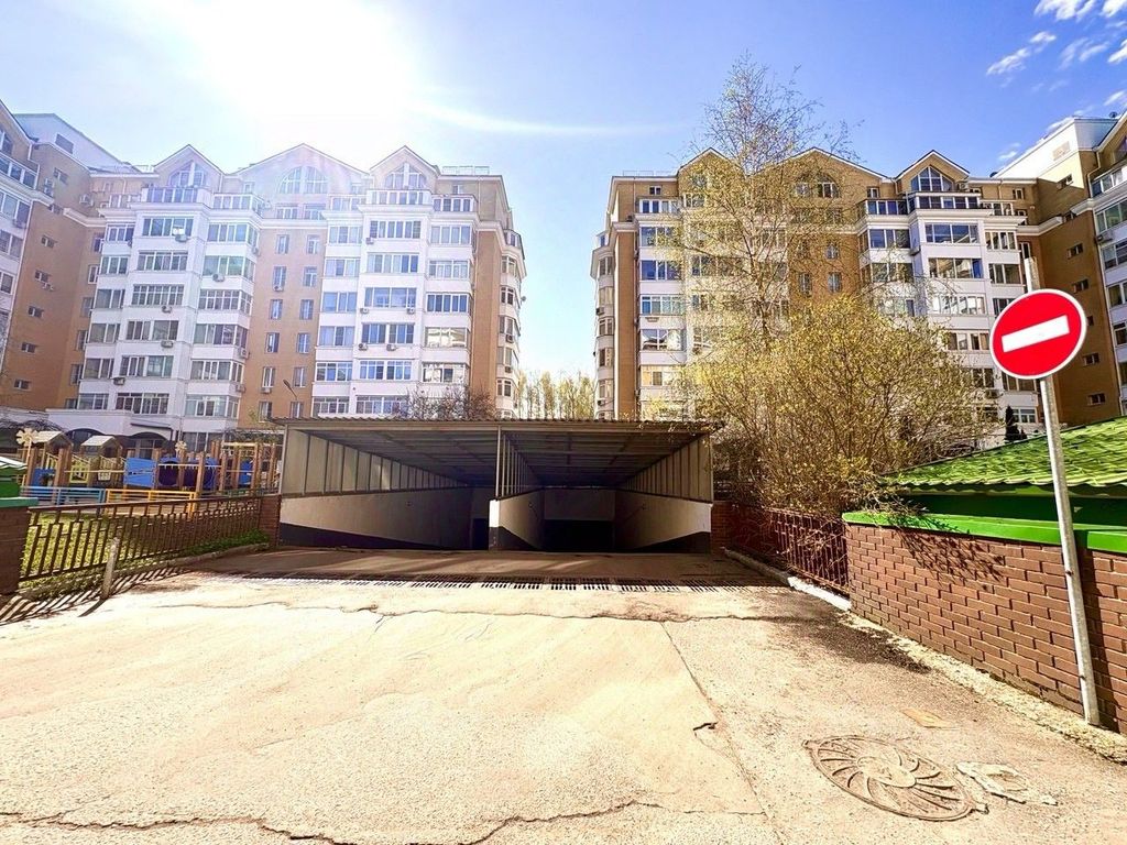 m. Solnechnaya: Apartment, 3-rooms