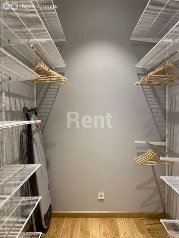m. ZIL: Apartment, 2-rooms