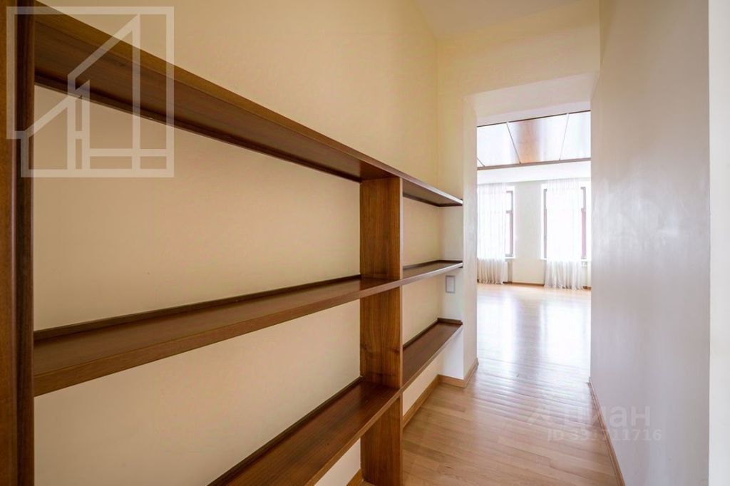 m. Kropotkinskaya: Apartment, 4-rooms
