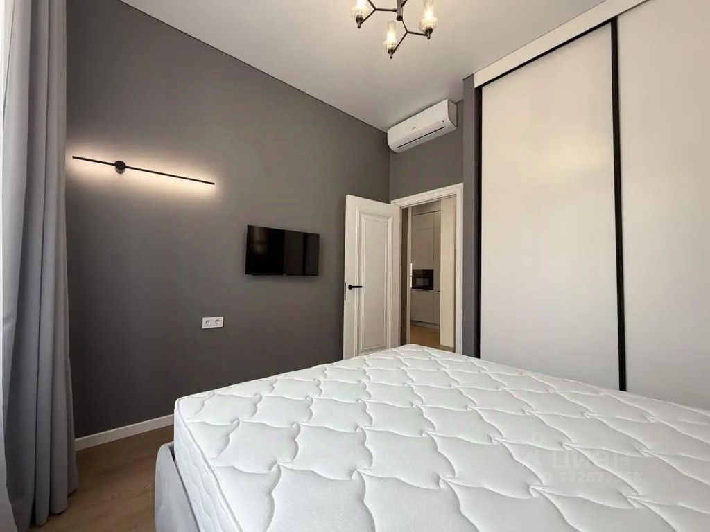 m. ZIL: Apartment, 2-rooms