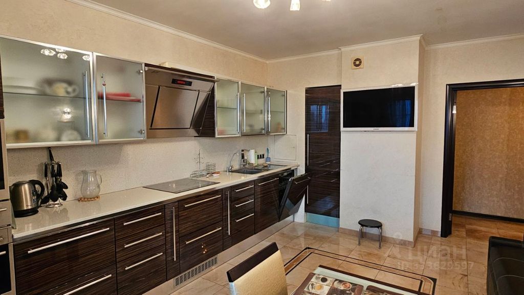 m. Yugo-Zapadnaya: Apartment, 2-rooms
