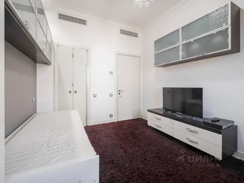 m. Kropotkinskaya: Apartment, 4-rooms