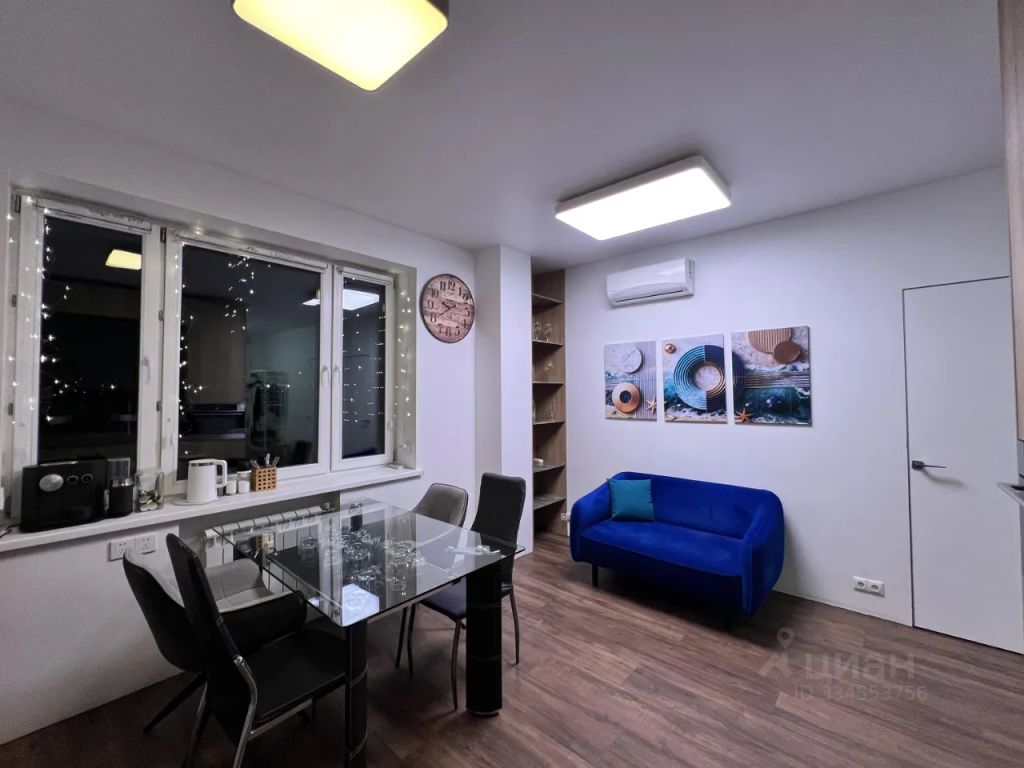 m. ZIL: Apartment, 2-rooms