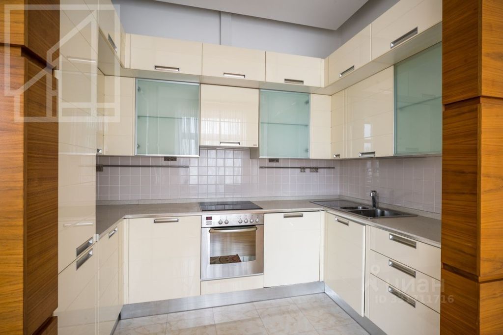 m. Kropotkinskaya: Apartment, 4-rooms