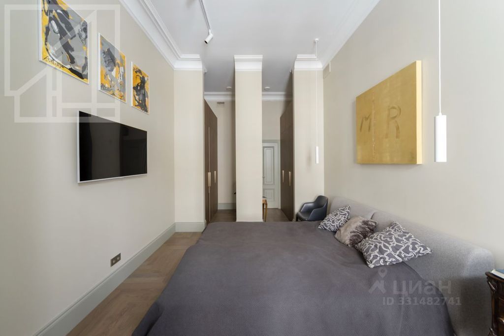 m. Kropotkinskaya: Apartment, 5-rooms
