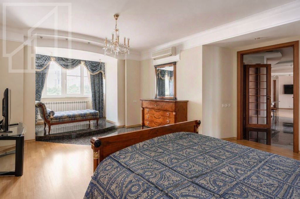 m. Barrikadnaya: Apartment, 3-rooms