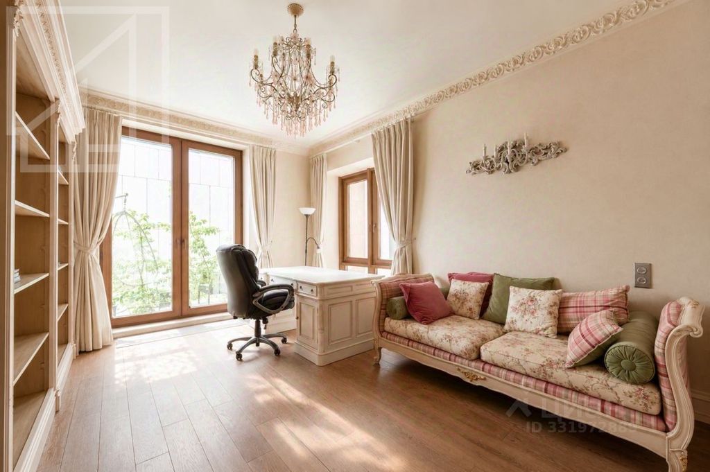 m. Kropotkinskaya: Apartment, 4-rooms