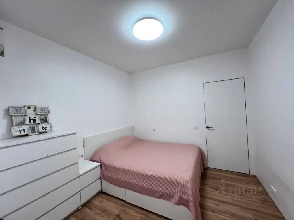 m. ZIL: Apartment, 2-rooms