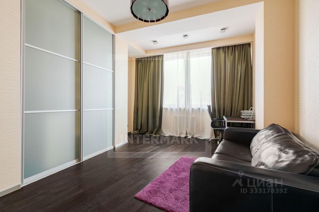 m. Oktyabrskaya: Apartment, 3-rooms