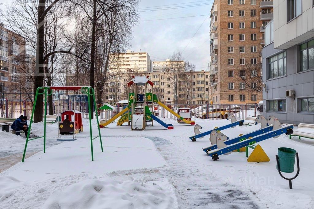 m. Shabolovskaya: Apartment, 3-rooms