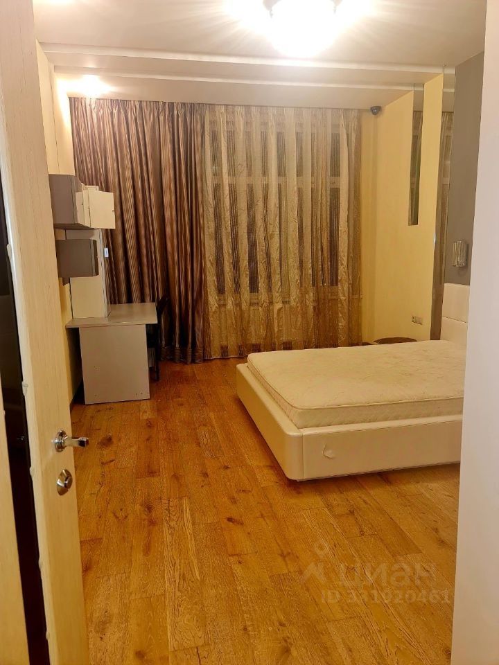 m. Ulitsa Akademika Koroleva: Apartment, 3-rooms
